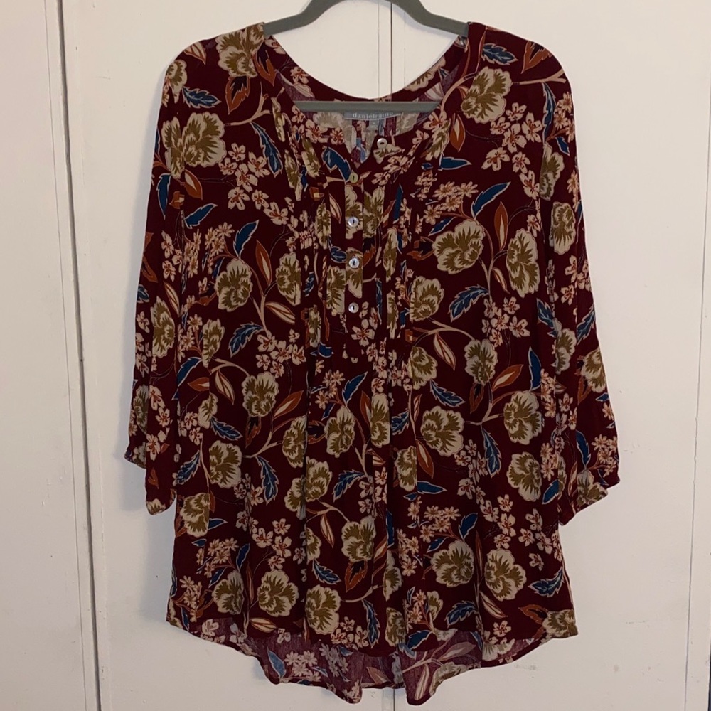 Daniel Rainn Plus Size 2X Deep Red Blouse With Floral Design 3/4 Sleeves WOMEN